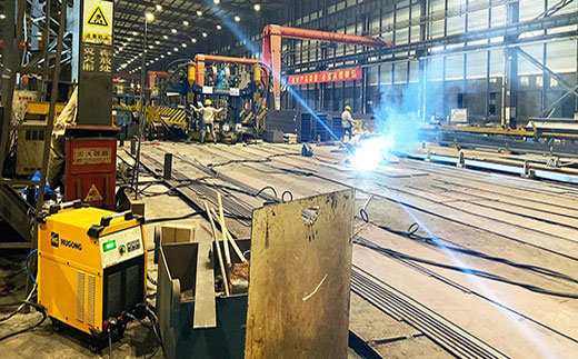 威客电竞VKGAME数字化等离子切割+碳弧气刨两用机LGB 120B使用现场