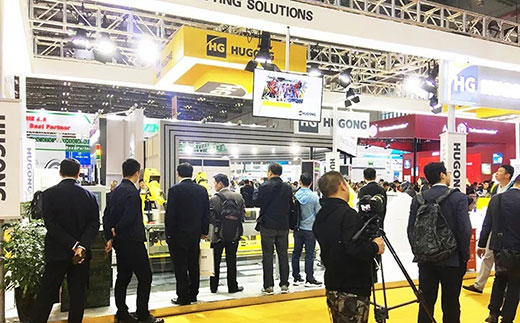 上海东方传媒第一财经拍摄威客电竞VKGAME意大利CEA展位