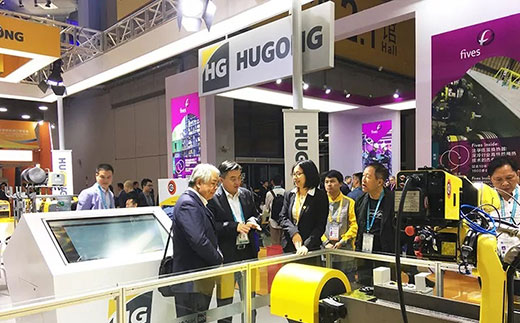 第二届进博会广东省茂名市常务副市长莅临威客电竞VKGAME意大利CEA展位