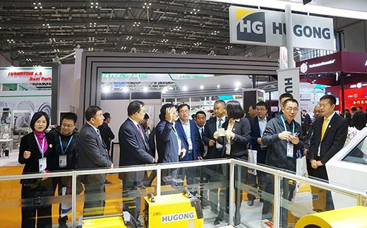 甘肃省天水市常务副市长莅临威客电竞VKGAME意大利CEA展位