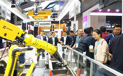 第二届进博会威客电竞VKGAME意大利CEA展位机械人系统受到极大关注